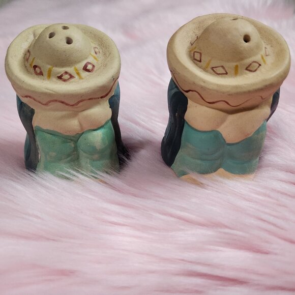 Vintage Mexican Men Sitting Covered with Sombreros Ceramic Hand Painted Salt Pep - Picture 1 of 7